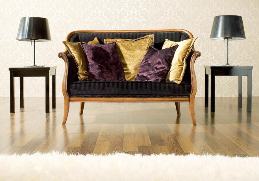 Dwuosobowa sofa Duchessa z jasnego patynowanego drewna orzechowego