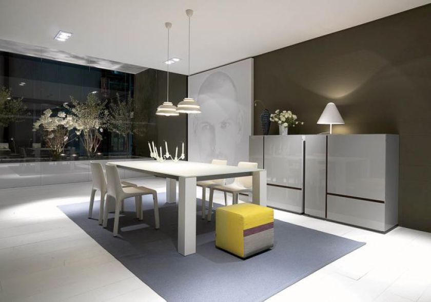 Free, komoda, która ma specjalną szufladę na sztućce. Zapłacimy za nią ok. 15 000 zł. STUDIO FORMA 96