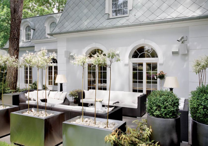 Tak mieszka Anglik, którego do Polski przywiodły interesy. Choć rezydencja z zewnątrz bardziej przypomina francuską