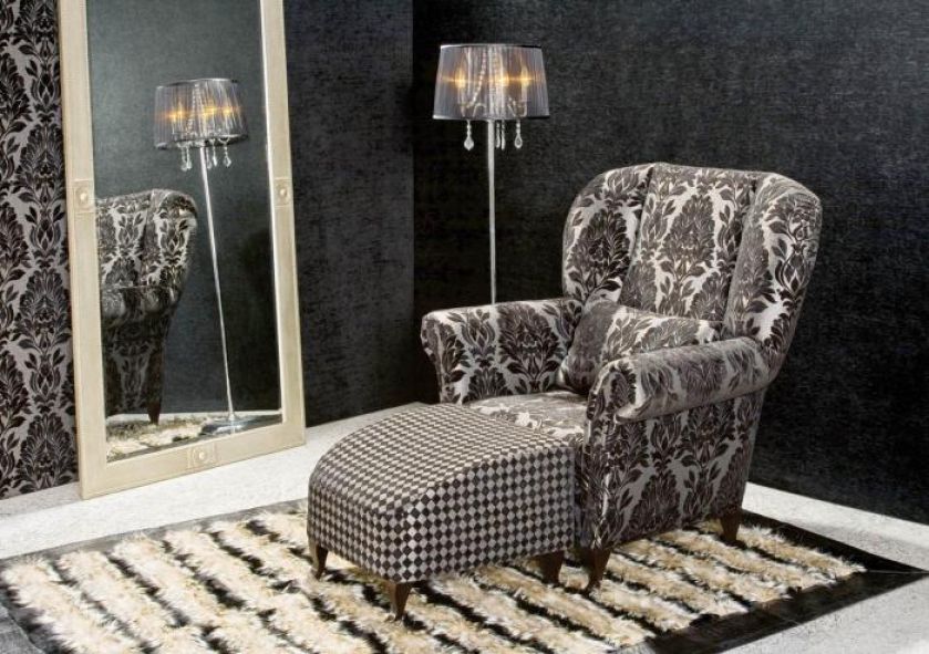 Fotel Chopin z kolekcji Country obity tkaniną z szenilu z wytłaczanym welurowym wzorem. Cena - 2188 zł. MEBELPLAST