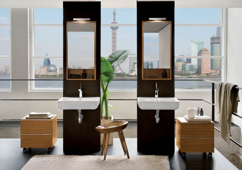 Kontenerek z serii Ego kosztuje 1865 zł, szafka z lustrem - 1010 zł, światełko nad lustro - 246 zł.