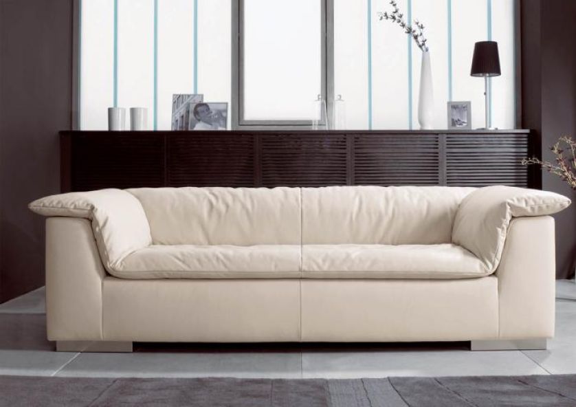 Kanapa Leggero, czyli po włosku lekka. Cena - od 2400 euro. KOINOR