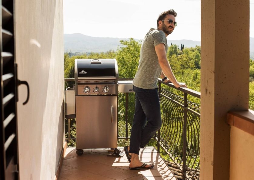 Grille gazowe i węglowe Napoleon®. Meble ogrodowe, parasole, grille i zadaszenia – urządzamy ogród marzeń z Garden Space