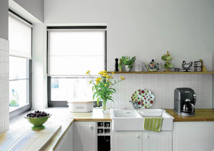 Proste umeblowanie w skandynawskim stylu. Minimalim i domowa atamosfera.