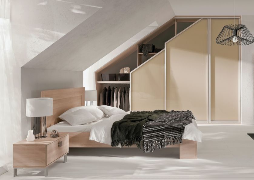 szafa do zabudowy na poddaszu ze skosem