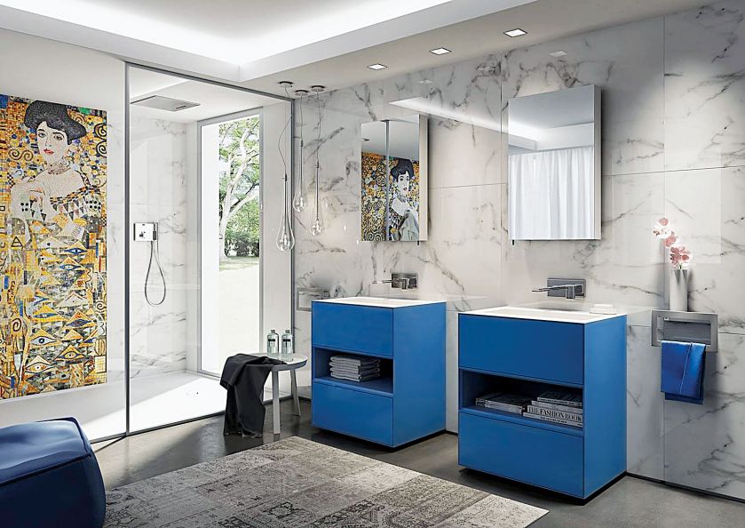 Class, kolekcja mebli łazienkowych z błękitnego MDF-u, ściany obłożone marmurem, ARLEX ITALIA