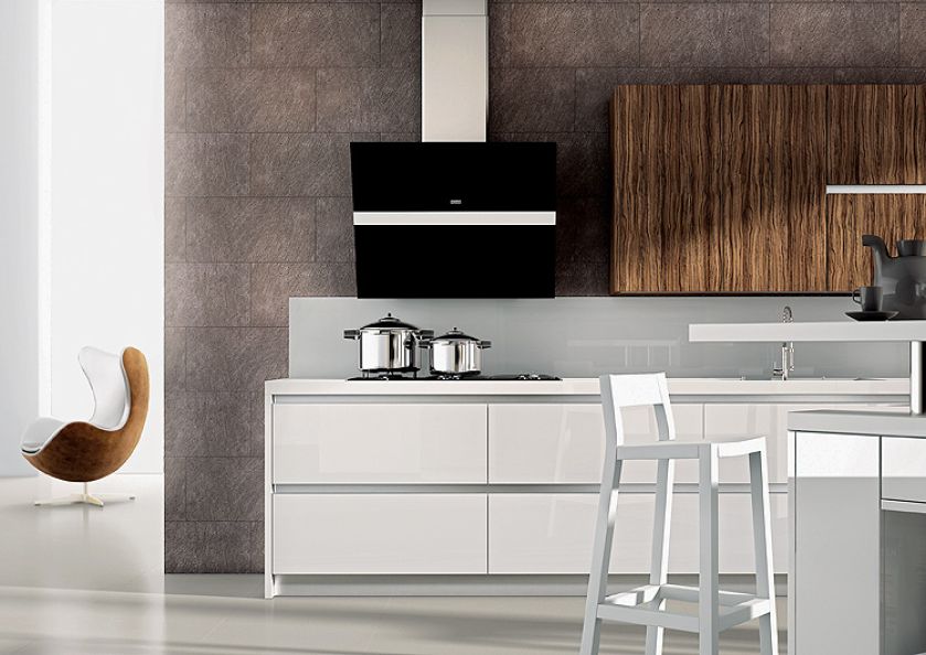 Minimalistyczne urządzona kuchnia z nowoczesnym sprzętem agd.