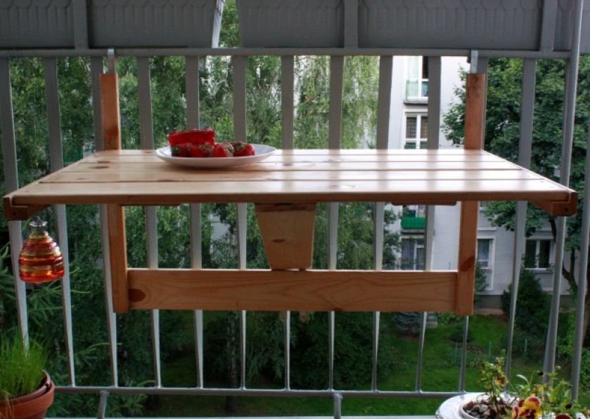 Jak zrobić stolik na mały balkon? To naprawdę nic trudnego. Zajrzyjcie na majsterki.pl