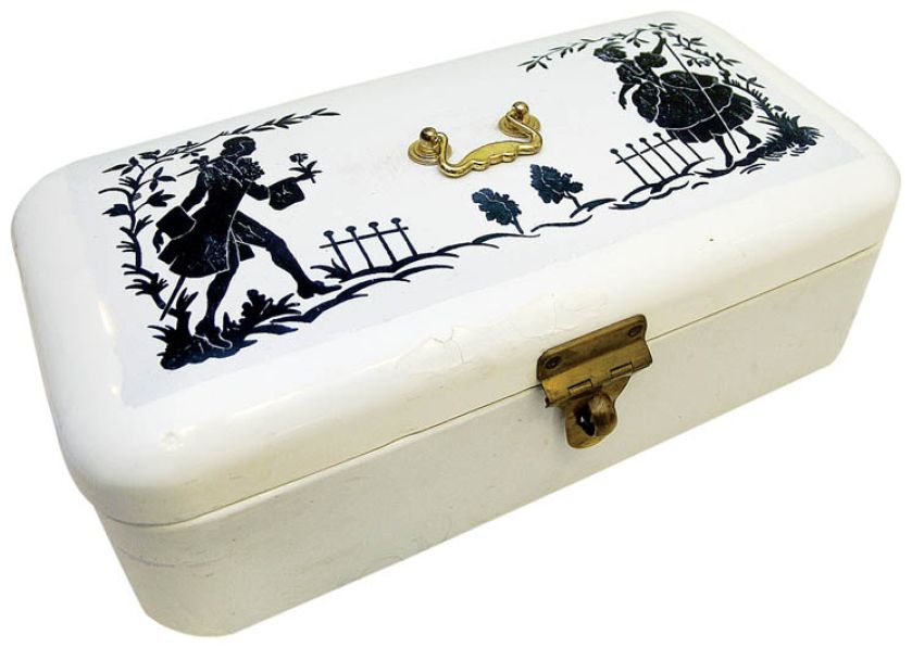 Stalowy emaliowany chlebak, lata 30. XX w., fot. Hubert Bierndgarski/MUZEUM CHLEBA W USTCE, WWW.MUZEUMCHLEBA.PL