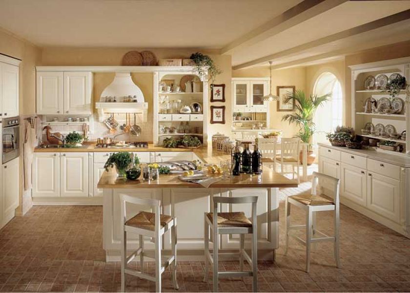 Athena firmy Berloni w stylu prowansalskim, fronty mogą być drewniane, patynowane lub w kolorze waniliowym.