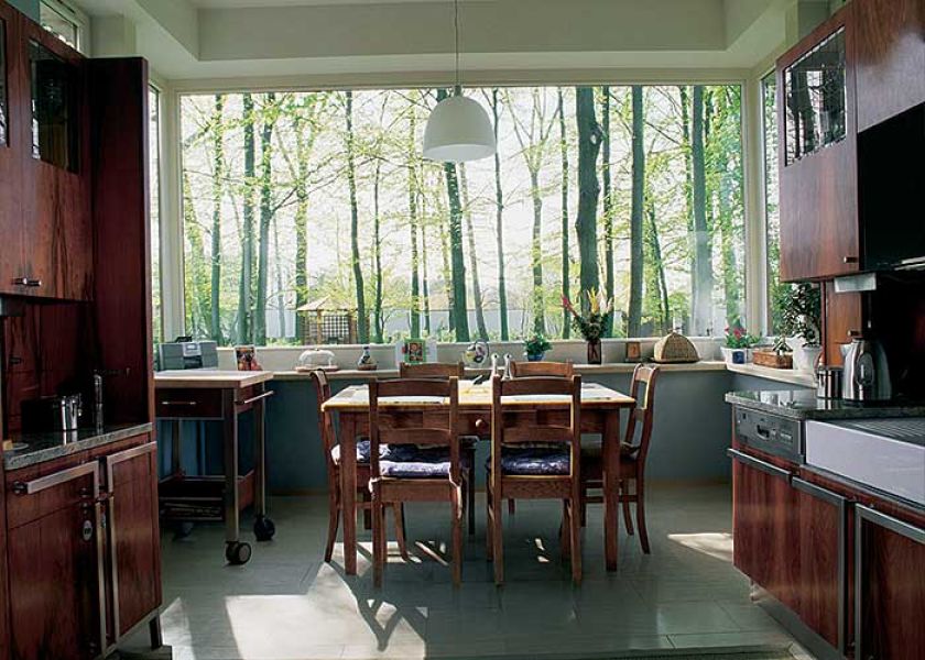 Dla takiego widoku za oknem warto było się przeprowadzić z warszawskiej kamienicy na wieś.