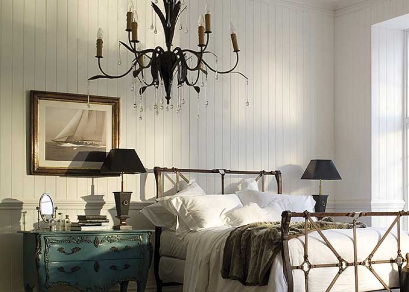 Do myśliwskiego dworku. Łóżko kosztuje 1250 zł, ława - 499 zł. AND SO TO BAD