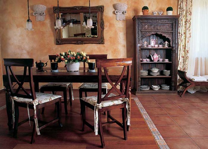 Dom urządzony pamiątkami, kolorami i inspiracjami z podróży.