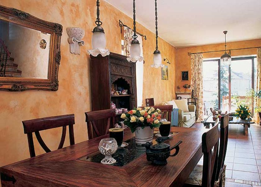 Dom urządzony pamiątkami, kolorami i inspiracjami z podróży.