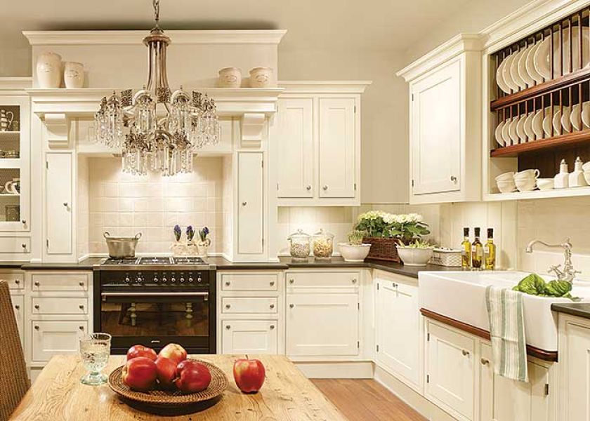 Duży zlewozmywak to prawdziwa wygoda. Obok szafki New England - wykończone bukowym fornirem i ręcznie