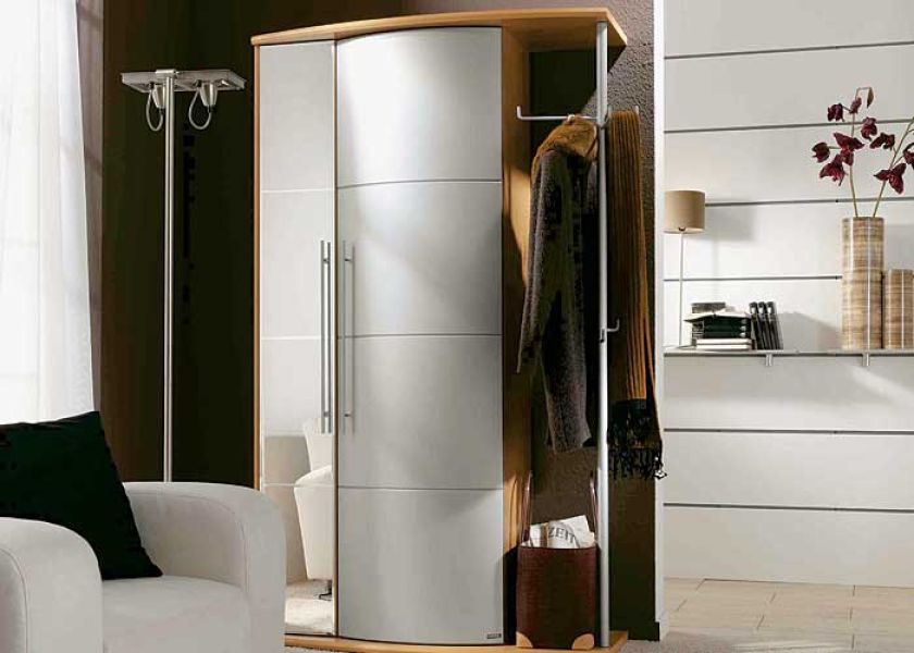 Garderoba Vito jest idealnym rozwiązaniem do do niedużych wnętrz. To pojemna szafa na ubrania i schowek na buty w