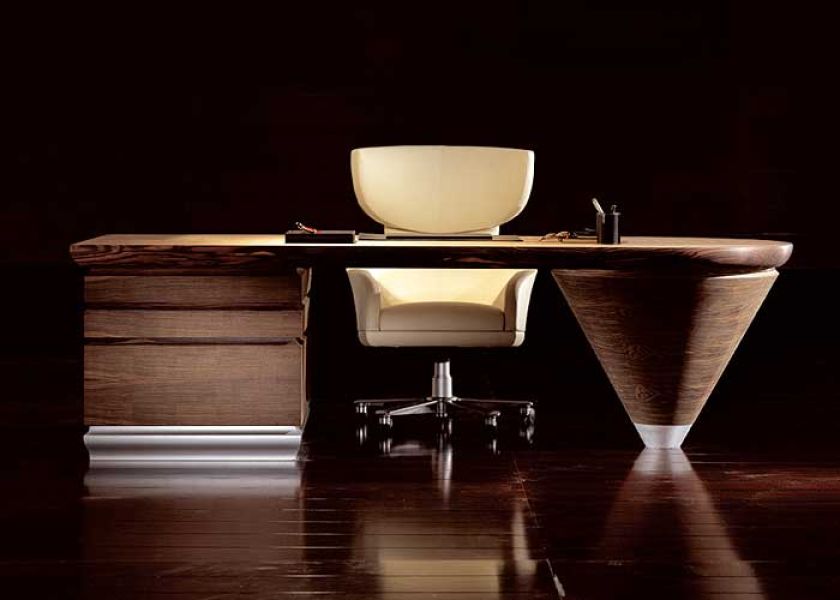 Hebanowe biurko Scriptor zostało zaprojektowane w 2004 r.