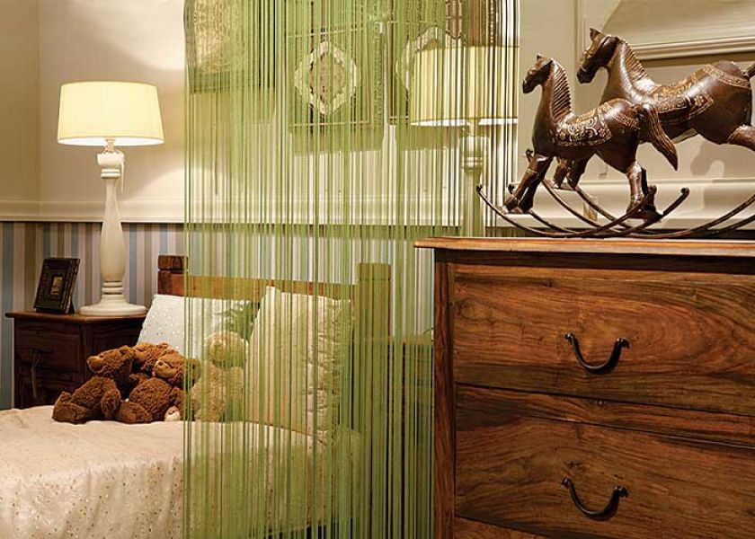 Konie na biegunach z kolekcji Fauna. Za mniejszego zapłacimy 149 zł. Zasłona sznurkowa Ado - 709 zł. ALMIDECOR