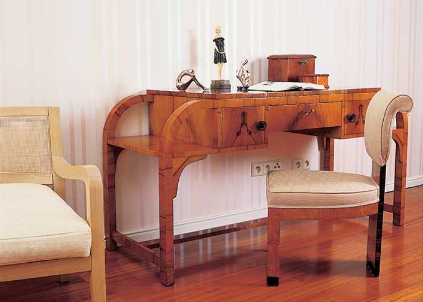 Konsola w stylu art deco. Willa art déco