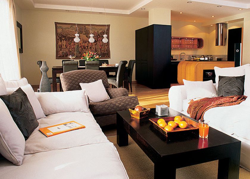 Kuchnia idealnie komponuję się z salonem stając się jego częścią.