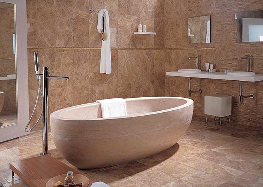 Marmurowa wanna firmy Porcelanosa ma wymiary 190 x 95 x 54 cm. Kosztuje około 16 0 zł. Stoi na
