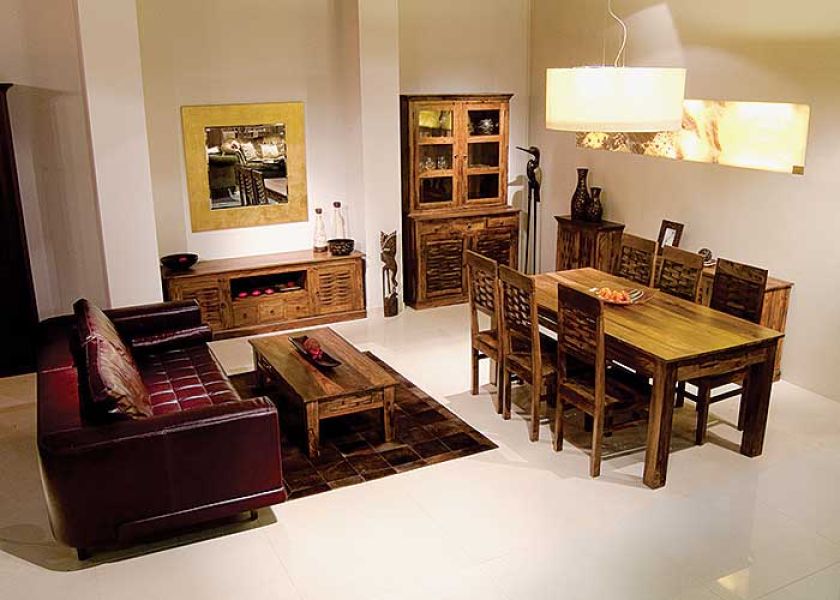 Meble Vikas sprowadzono z Indii. Zrobione są z bardzo odpornego na wilgoć drewna sheesham. Cena zestawu - około 9000
