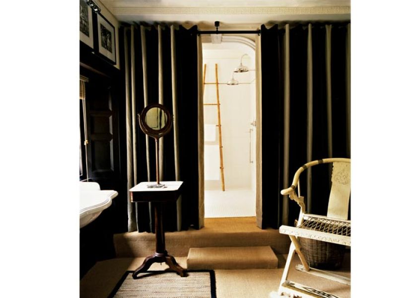 Dom w stylu kolonialnym - pokój kąpielowy