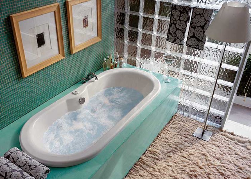 Na zmęczenie najlepsza jest gorąca kąpiel. Wannę Candida można wyposażyć w system dezynfekcji, hydromasaż i