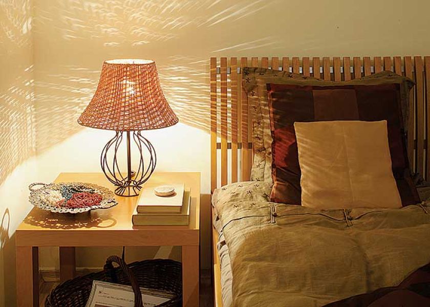 Nastrojowa lampka ociepla wnętrze. Tu mieszka spokój