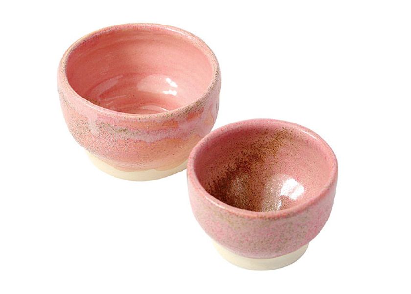 Nowoczesna, kolorowa zastawa stołowa