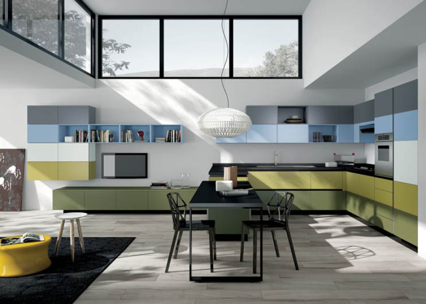 Nowość - Tetrix. Kolorowe fronty szafek zrobione są ze szkła. SCAVOLINI