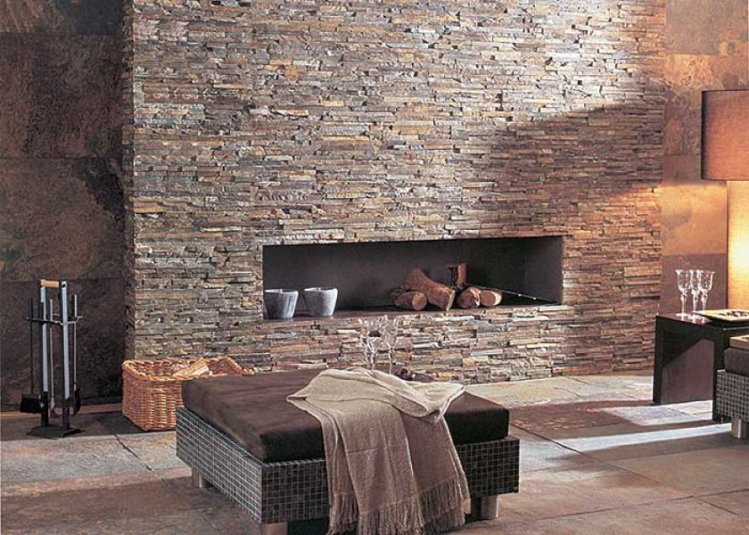 Podłoga z kamienia kwarcowego Nepal - 494 zł/mkw. Na ścianie Brick Nepal - 814 zł/mkw. Taki kamień koniecznie trzeba