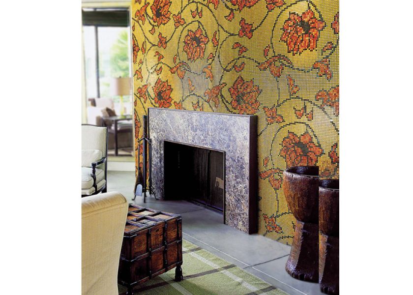 Ścianę pokryto złotą mozaiką Dalia. Wymiary kafelków - 1 x 1 cm. SICIS