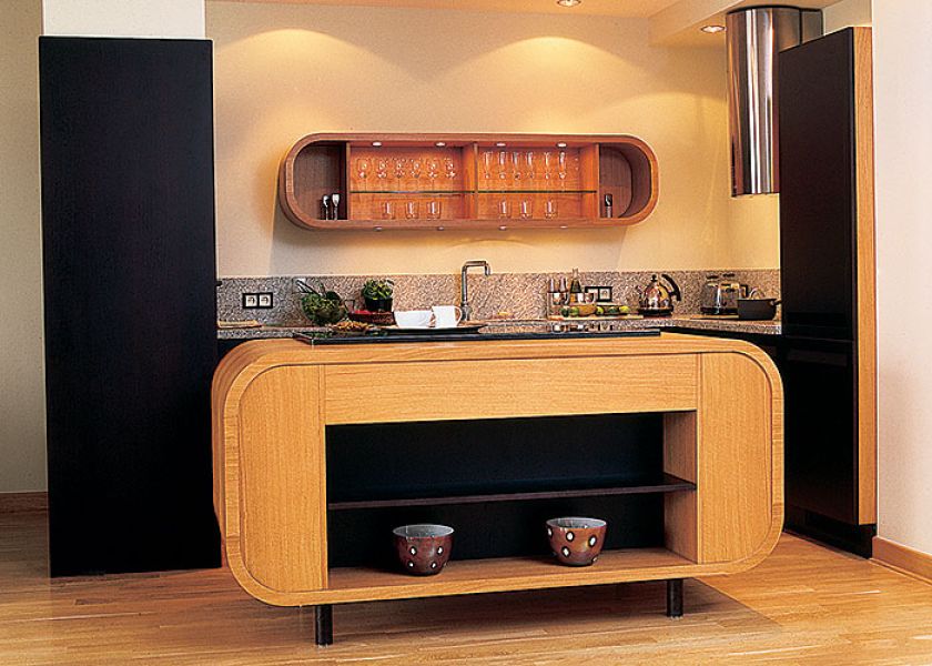 Stylistyka mebli nawiązująca do lat pięćdziesiątych.