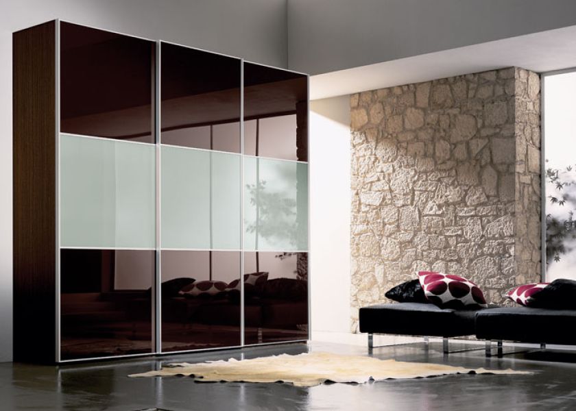 Szafa firmy Florida. Wnętrze można zaprojektować samodzielnie. Cena - około 11 000 zł. ABAR