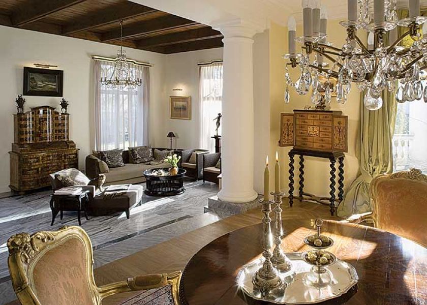 Ta piękna willa urodę zawdzicza Annie, która kocha jasne wnętrza i antyki.