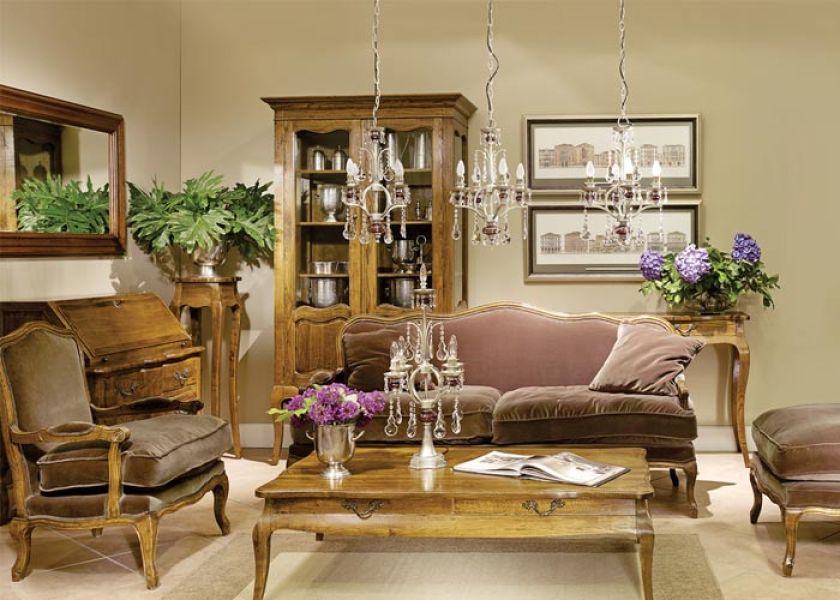 Tapicerowana welurem kanapa Phillip aż zaprasza do siedzenia. Kupimy ją za 4800 zł. Fotel z tej samej kolekcji kosztuje