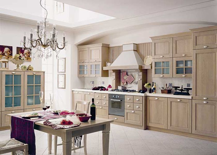 W kuchni Ontario marki Stosa wszystko jest pod ręką - szafki i kredens kryją zbieraną od pokoleń zastawę. Znajdzie