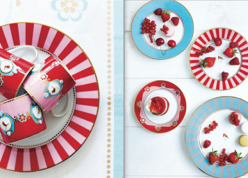 Zastawa stołowa z kolorowymi ptakami i bajkowymi wzorami na poprawę humoru.