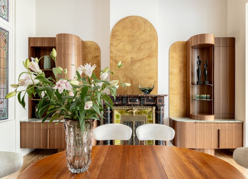 elegancka jadalnia w historycznej kamienicy