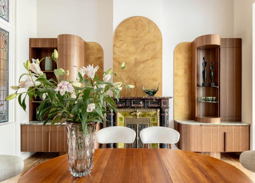 elegancka jadalnia w historycznej kamienicy