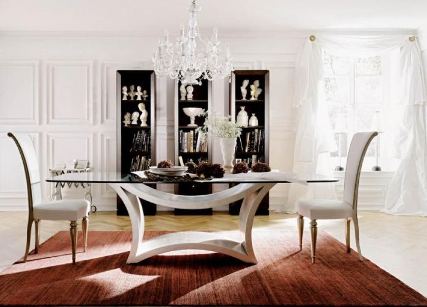 Rama z litego buku, posrebrzana, ale może być np. w kolorze bakłażana czy indyjskiej czerni. Cena od 2800 zł. SELVA