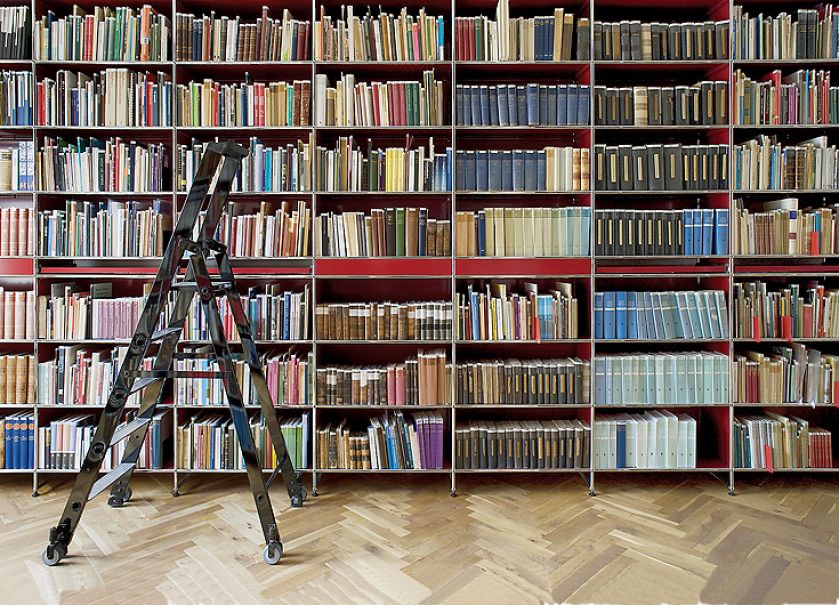 Łączysz rurki za pomocą specjalnych kul i budujesz półki jak z klocków. Atakdesign.pl