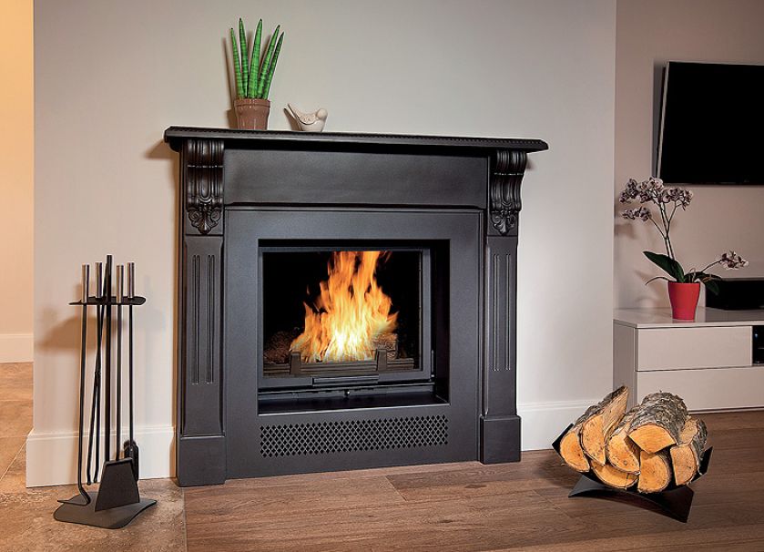 Obudowa Amelii jest ze stali. Cena kominka 5400 zł, kratki.pl