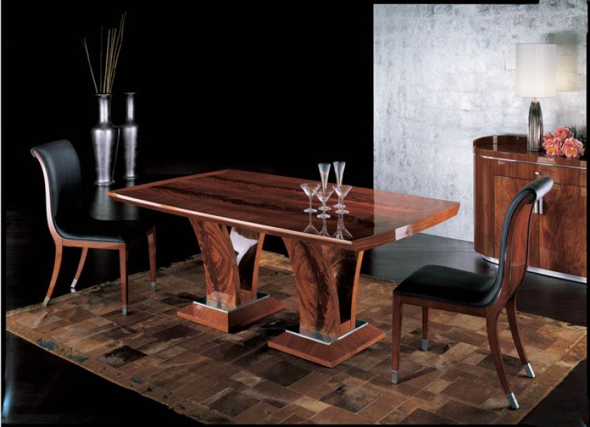 To jest modne: meble z litego drewna z wyraźnym rysunkiem słojów. EMPIR