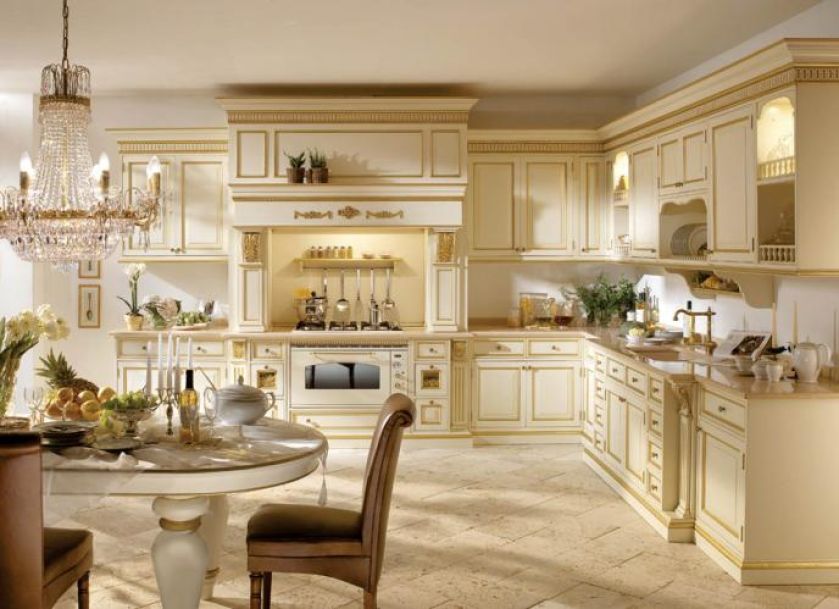 Angelo znaczy anioł. Bo i poczujemy się tu jak w niebie: meble z naturalnego drewna mogą być nawet pozłacane.