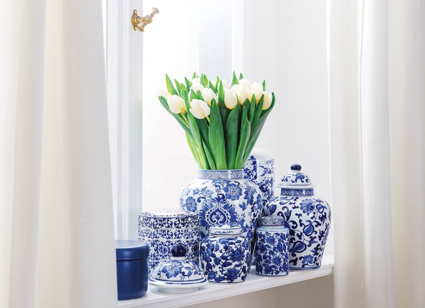 wiosenne dekoracje na parapecie