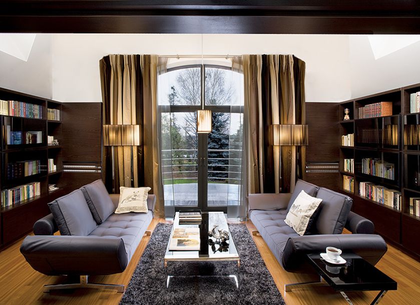 Nowoczesne kanapy we wnętrzu w stylu art deco.