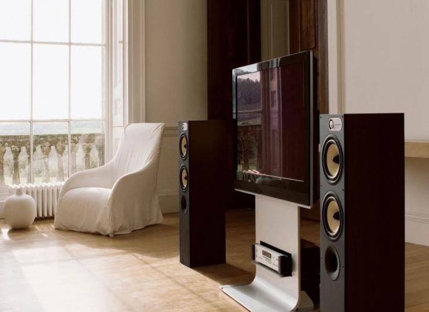Odtwarzacz DVD Rotel RDV-1093 (2599 zł) i kolumny Bowers Wilkins 684 (1899 zł/szt.). AUDIO KLAN