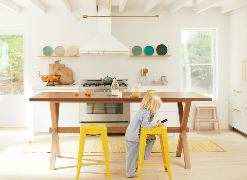 Kuchnia w kolorach natury, aranżacja w odcieniach z palety Color Trends 2020 marki Benjamin Moore